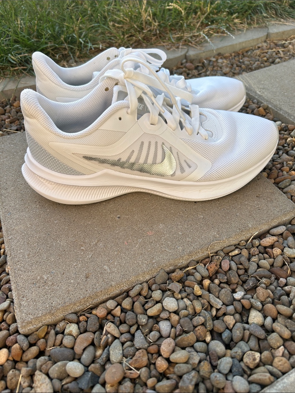 Nike Downshifter 10 Women's Running Shoes White Silver Size 9.5 CI9984-100